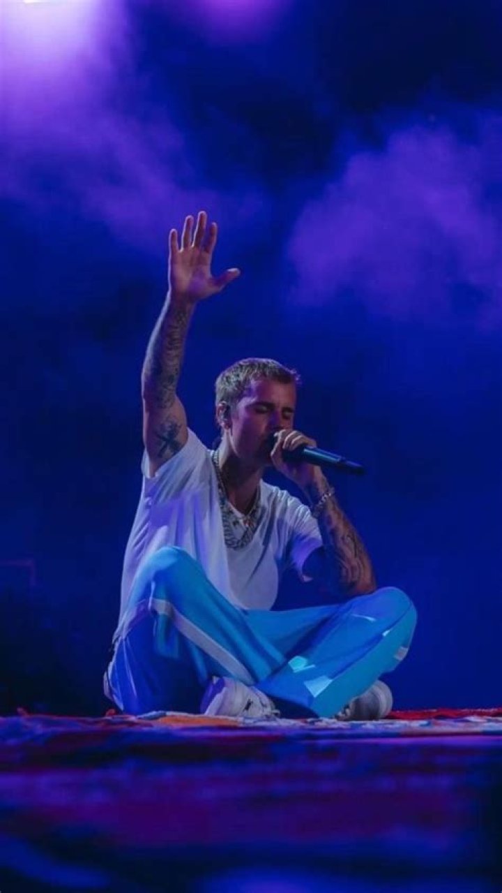 Bieber: The Ultimate Pop Sensation