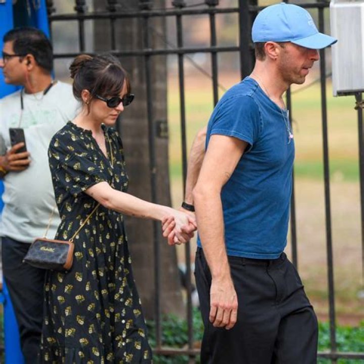 Dakota Johnson And Chris Martin: Uncovering The Age Gap