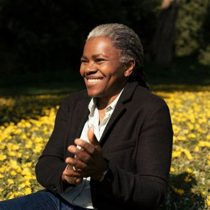 Does Tracy Chapman Have A Child? (Answered)