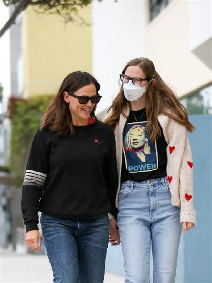 Jennifer Garner's Daughter Violet Stuns In A Must-Wear Mask