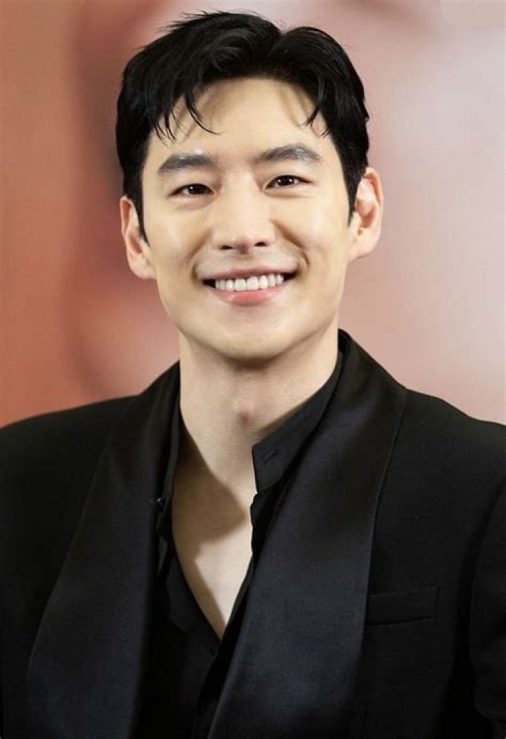 Lee Je-hoon's Net Worth: Uncovering The Fortune Of The Korean Star