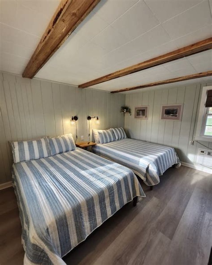 Stay Cozy At Pines Motel: Your Perfect Postville Getaway