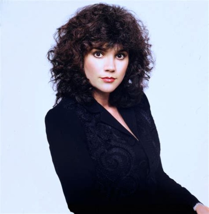 The Extraordinary Life And Career Of Linda Ronstadt: A Comprehensive Biography