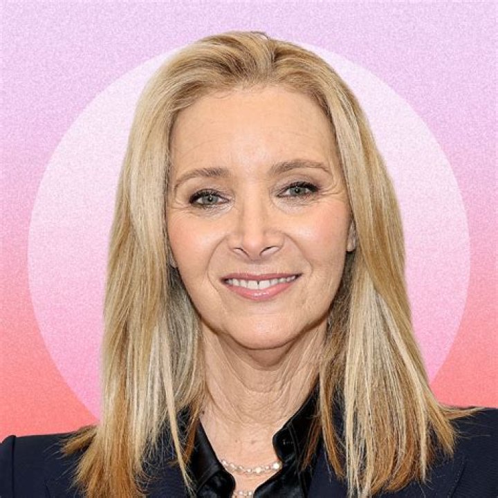 The Ultimate Guide To Lisa Kudrow's Net Worth
