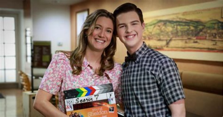 Unveiling Zoe Perry's Earnings Per Episode In Young Sheldon