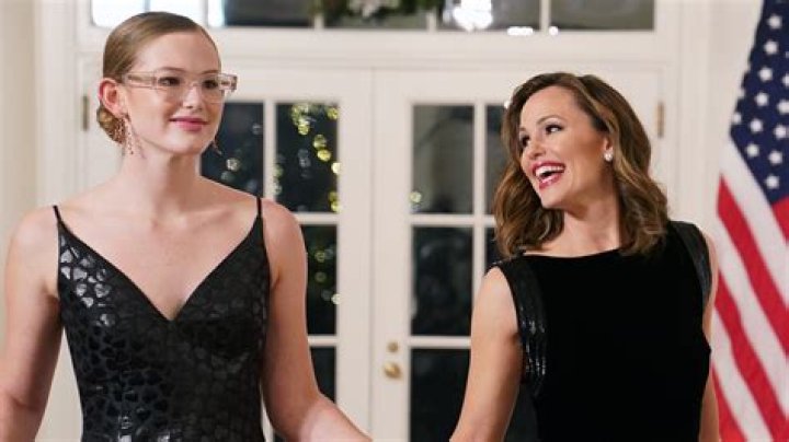 Why Does Jennifer Garner Insist On Wearing A Mask: A Deeper Look