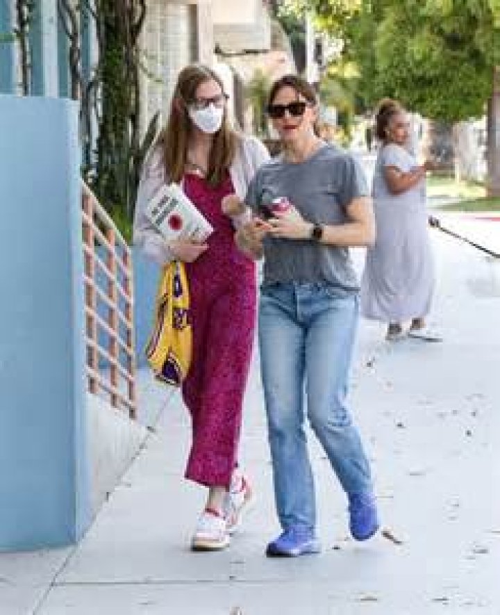 Why Violet Affleck Is Always Masked: Uncovering The Mystery
